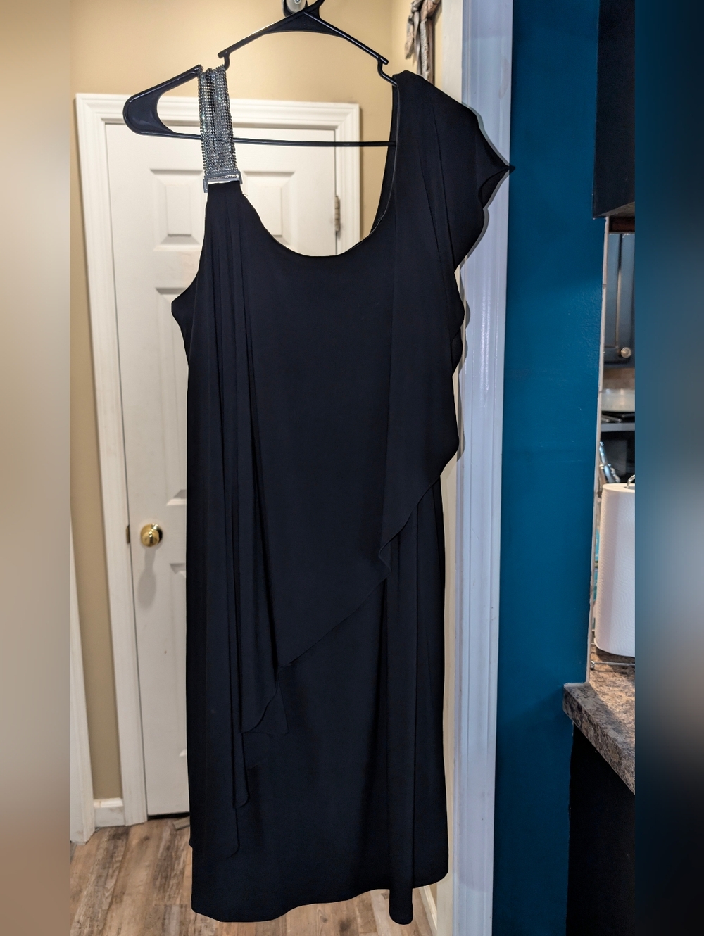 Elegant Dressbarn Black One-Shoulder Evening Dress with Embellished Strap